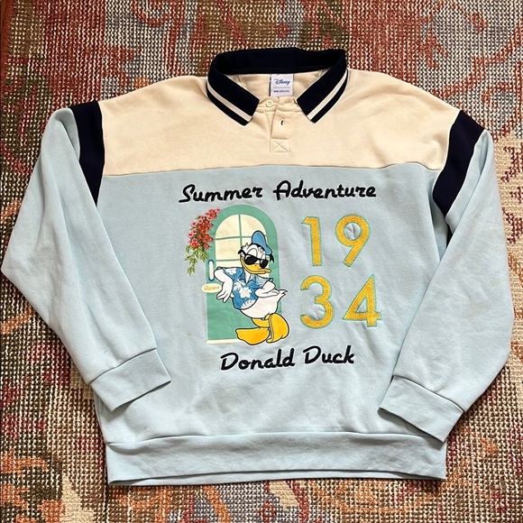 Disney BoxLunch Exclusive Our Universe Embroidered Sweatshirt Size M - Picture 1 of 11